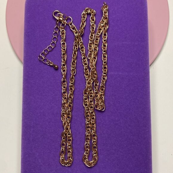 💛 Classic Rose Gold Tone Necklace - Picture 2 of 4